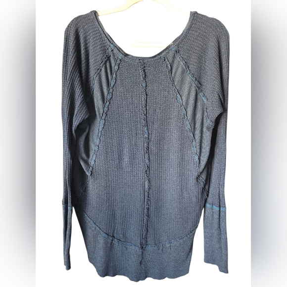 Free People We The Free Catalina Thermal Top Blue V-Neck Waffle Knit High Low M - Picture 3 of 6